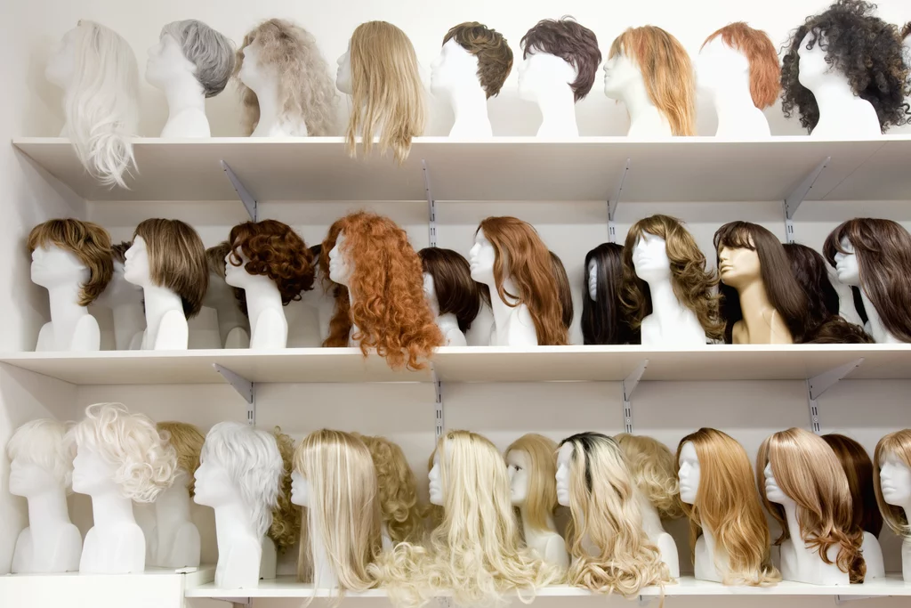 A Beginner's Guide To Buying Wigs And Wearing Weaves